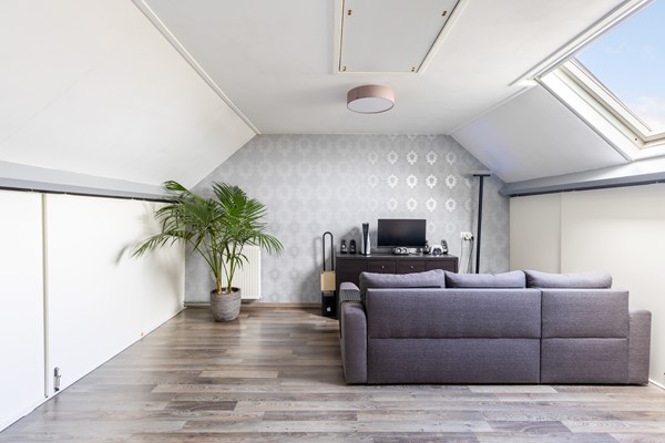 Foto - Te koop:  Verzorgde tussenwoning in Fijnaart!